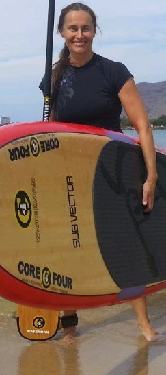 Lucie Výborná miluje surfování.