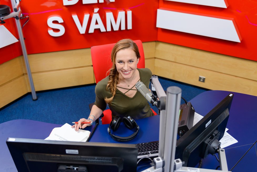 Lucie v Českém rozhlase jako moderátorka.