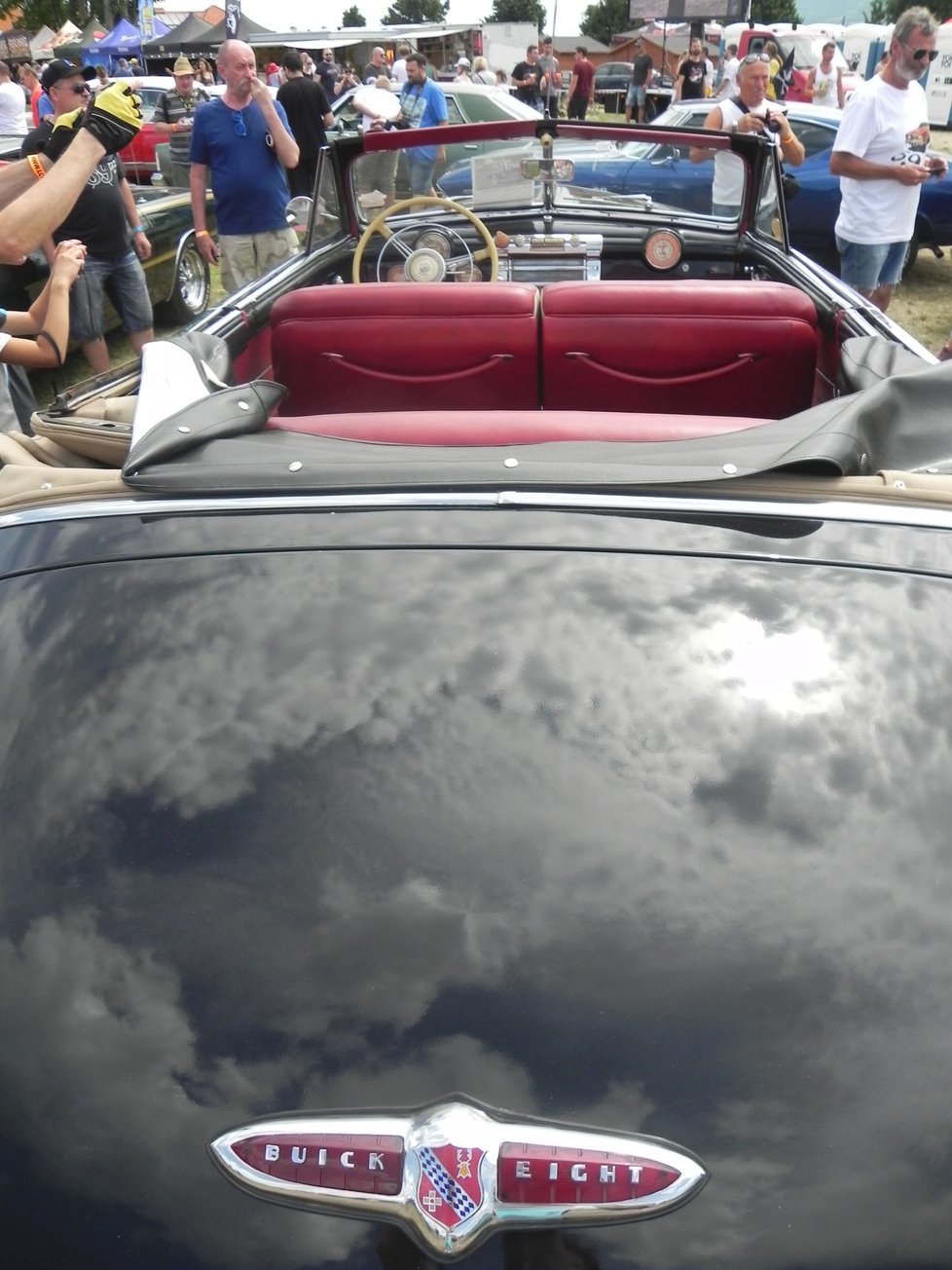 Šestimístný Buick super Cabrio z roku 1947.