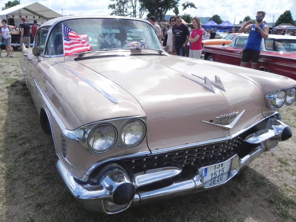 Cadillac jak od Elvise. Model z roku 1958 vlastní Petr Žítek z Varnsdorfu.