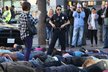 Drsná policistka Lucy Liu zasahuje na Hollywood Boulvar