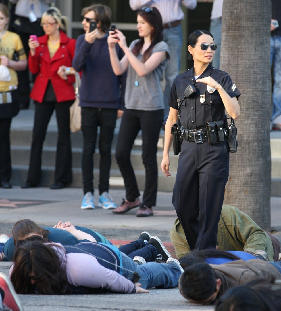 Lucy Liu se za policistku převlékla pro jednu americkou TV show.