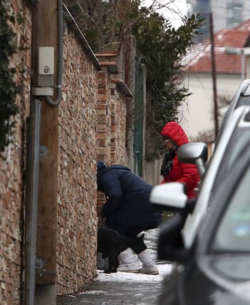 Luděk Munzar zemřel v sobotu ráno právě v rodinné vile. Od té doby k ní sousedé i fanoušci nosí květiny a zapalují u ní svíčky.