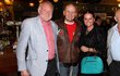 Luděk Sobota alias předseda klubu Orel s manželkou Adrienou a představitelem bosse Pavlem Nečasem (uprostřed).