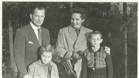 Ludmila Cábová s manželem Františkem a dětmi