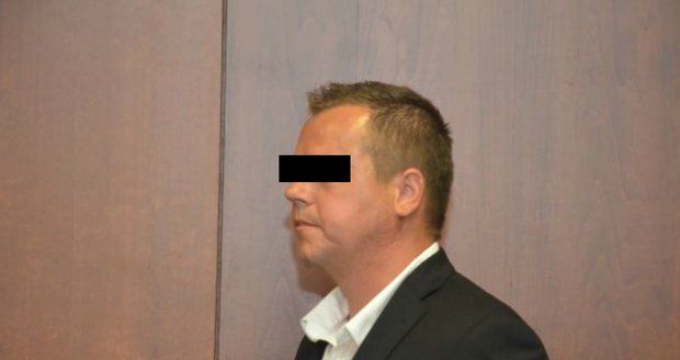 Hospodský nutil brigádnici k orálnímu sexu: Dostal 5 let za mřížemi