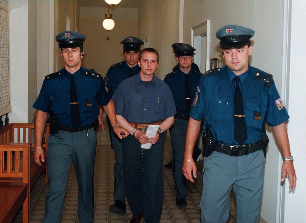 Orlický vrah Ludvík Černý si ve vězení změnil příjmení na Zámečník.