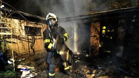 I přesto, že hasiči přijeli poměrně brzy a podařilo se jim rychle požár dostat pod kontrolu, z domečku takřka nic nezbylo.