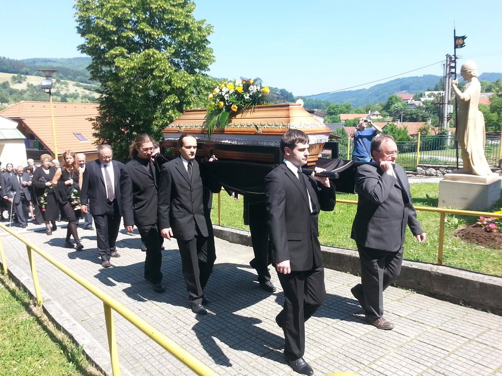 V Brumově-Bylnici byli na jeho pohřeb připraveni, Vaculík své přání být pohřben právě zde několikrát zmiňoval již dříve.