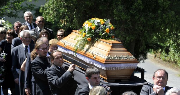 Spisovatele Ludvíka Vaculíka rodina pohřbila v Brumově-Bylnici