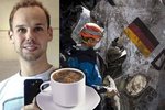 Andreas Lubitz údajně nalil kapitánovi airbusu do kafe močopudné kapky, aby musel odejít na toaletu.