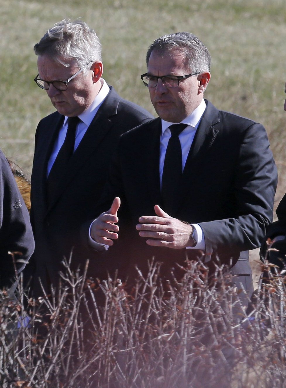 Výkonný ředitel Thomas Winkelmann a šéf Lufthansy Carsten Spohr uctili památku obětí letu 4U9525.