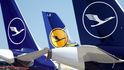 Letadla společnosti Lufthansa odstavená kvůli koronavirové krizi.