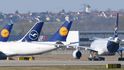 Letadla společnosti Lufthansa odstavená kvůli koronavirové krizi.