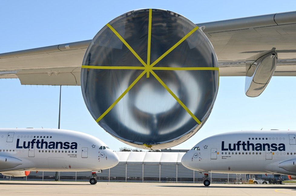 Letadla společnosti Lufthansa odstavená kvůli koronavirové krizi.