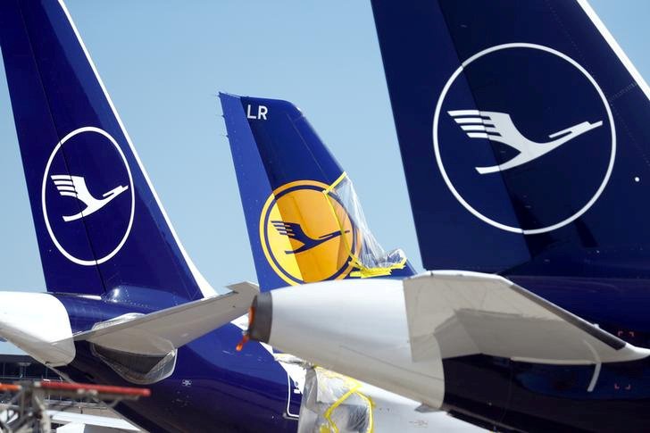 Letadla společnosti Lufthansa odstavená kvůli koronavirové krizi.