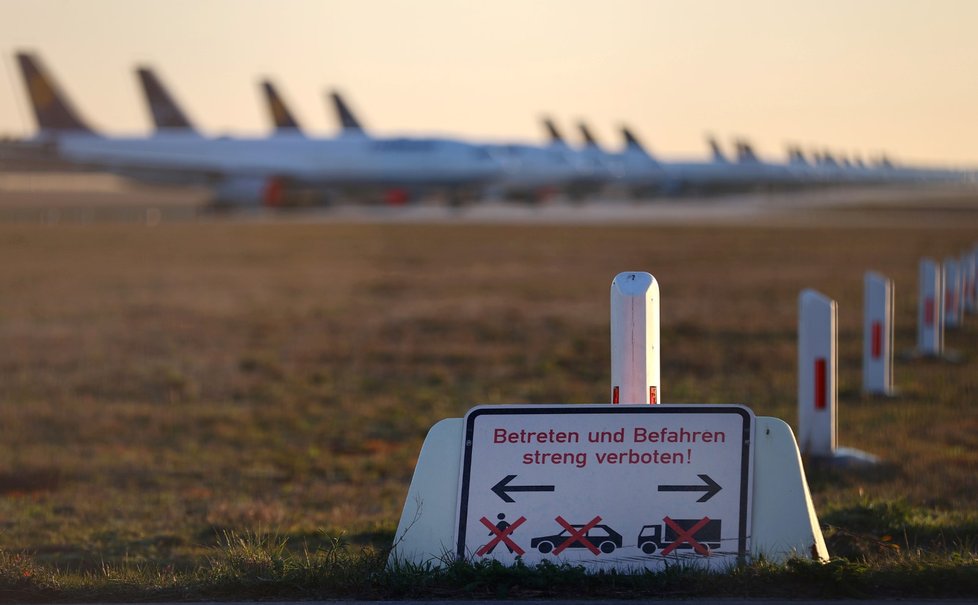 Letadla společnosti Lufthansa odstavená kvůli koronavirové krizi.