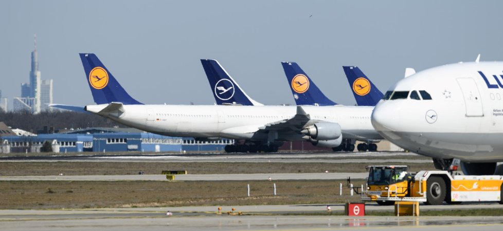 Letadla společnosti Lufthansa odstavená kvůli koronavirové krizi.