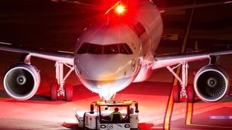 Lufthansa šetří kvůli koronaviru. Zastavila nábor zaměstnanců, nabízí neplacené dovolené
