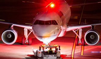 Lufthansa šetří kvůli koronaviru. Zastavila nábor zaměstnanců, nabízí neplacené dovolené