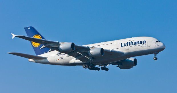 Letušky a piloti hrozí další stávkou: Jednání s Lufthansou zkrachovala