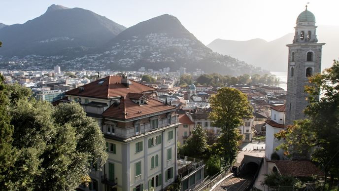 Ve švýcarském městě Lugano nyní můžete platit pokuty a daně kryptoměnami. 