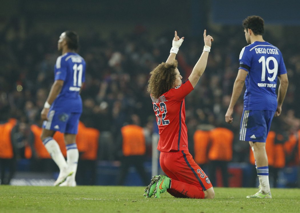 David Luiz se raduje z branky do sítě Chelsea, která znamenala vyrovnání 1:1