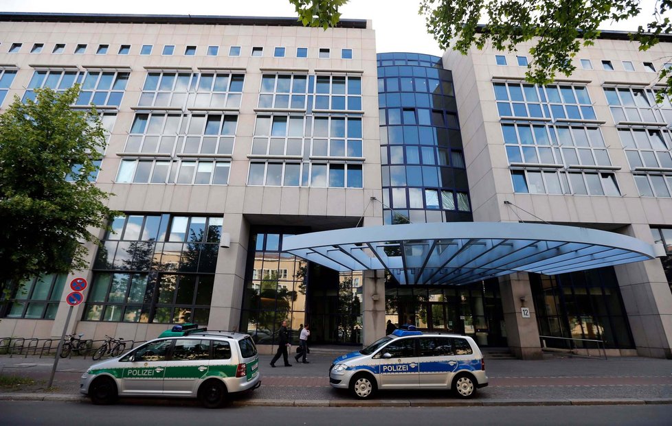 V této budově berlínské kriminálky je momentálně Magnotta vyslýchán.