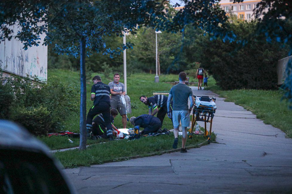 U metra Luka muž zaútočil nožem na dvě osoby. Případ vyšetřovala policie.