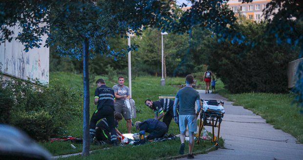 Krvavý masakr v Praze: Útočník pobodal u metra Luka ženu a muže