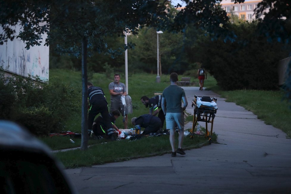 U metra Luka muž zaútočil nožem na dvě osoby. Případ vyšetřovala policie.