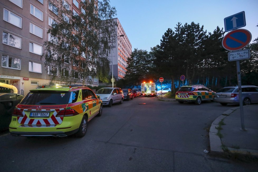 U metra Luka muž zaútočil nožem na dvě osoby. Případ vyšetřuje policie.