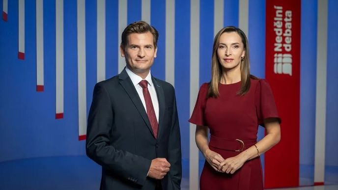 Moderátoři Lukáš Dolanský a Jana Peroutková, kteří povedou Nedělní debatu České televize. Moderátoři Lukáš Dolanský a Jana Peroutková, kteří povedou Nedělní debatu České televize.