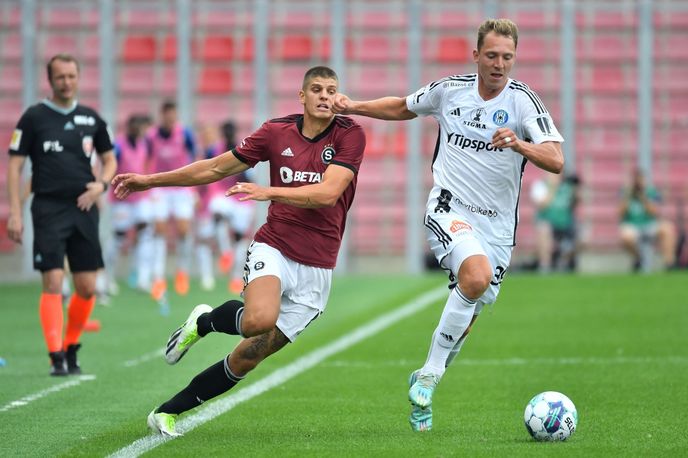 Lukáš Juliš v utkání se Spartou, kde fotbalově vyrůstal Lukáš Juliš v utkání se Spartou, kde fotbalově vyrůstal