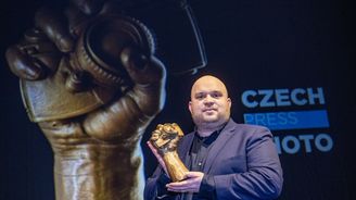 Nejlepší česká fotografie vznikla pod zemí. Zachycuje horníka v končícím dole Nejlepší česká fotografie vznikla pod zemí. Zachycuje horníka v končícím dole