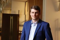 Po potyčce skončil na vnitru Pirát Kolářík: „Došlo k napadení mojí ženy, při řešení jsem selhal“