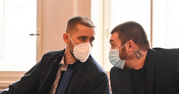 Vrchní soud v Praze zmírnil z 20 let na šest let vězení trest Lukáši Nováčkovi (vpravo), který se zapojil do činnosti proruských separatistů na východní Ukrajině. (11. ledna 2022)