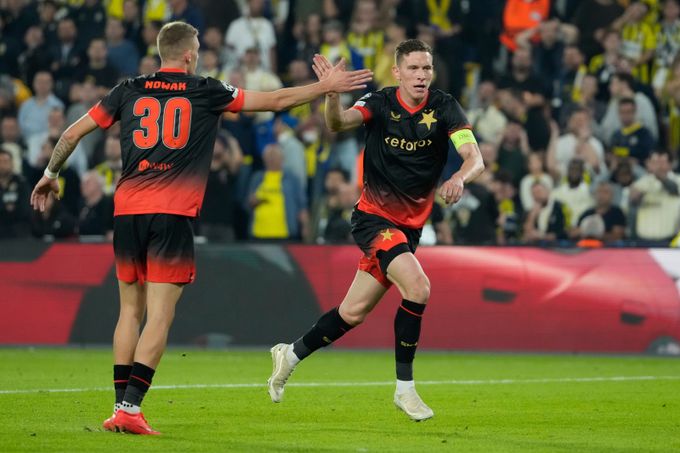 ONLINE: Fenerbahce - Slavia 2:1. Bláznivý úvod! Provod snižuje po obří chybě Turků ONLINE: Fenerbahce - Slavia 2:1. Bláznivý úvod! Provod snižuje po obří chybě Turků