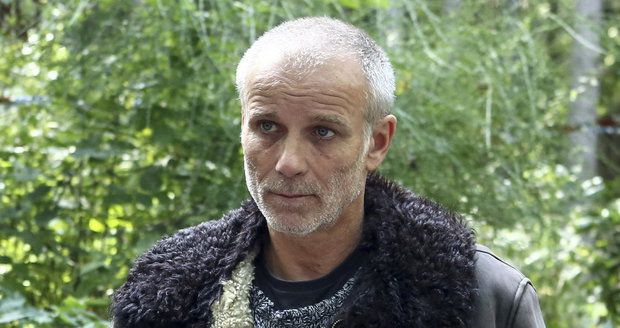 Lukáš Vaculík coby vyšetřovatel v seriálu Temný kraj