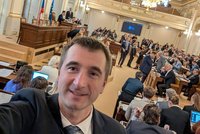 „StB, pornoherec a pár nácků.“ Ministr Vlček šil do koalice ve Sněmovně a schytal to