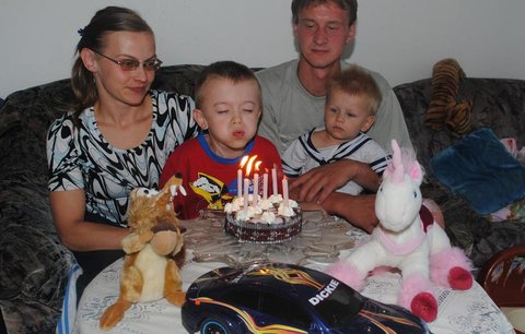 Umírající Lukášek (6): Dnes slaví narozeniny!