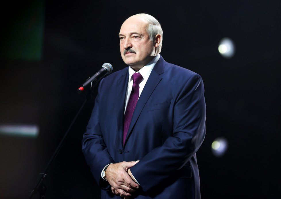 Běloruský prezident Alexandr Lukašenko oznámil, že uzavře hranice s Polskem a Litvou. Státy patří mezi ty, které nešetří kritikou jeho režimu