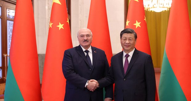 Lukašenko v Pekingu chválil čínský plán s 12 body k ukončení války. Kyjev jej dál odmítá