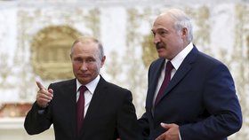 Běloruský prezident Alexandr Lukašenko s ruským prezidentem Vladimirem Putinem.