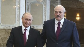 Běloruský prezident Alexandr Lukašenko s ruským prezidentem Vladimirem Putinem.