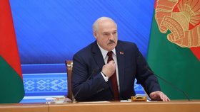 Běloruský vůdce Alexandr Lukašenko během televizního projevu (9. 8. 2021)
