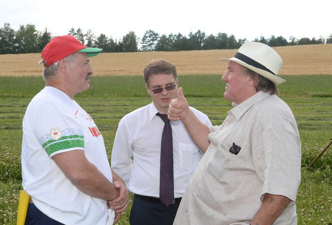 Depardieu předváděl komedii na senoseči v Bělorusku