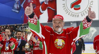 Lukašenko se snažil ukázat hokejovou sílu: Skončil s rozseknutou bradou