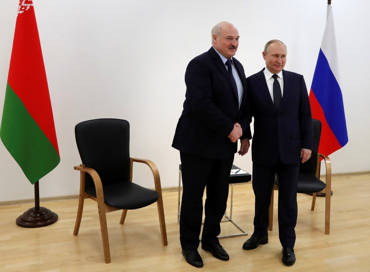 Putin vzal Lukašenka na kosmodrom Vostočnyj (12. 4. 2022).