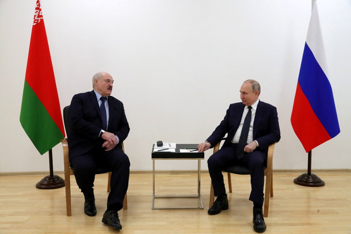 Putin vzal Lukašenka na kosmodrom Vostočnyj (12. 4. 2022).